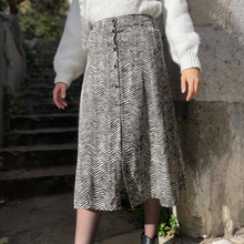 Charger l'image dans la galerie, Jupe patineuse boutonnée - Sandra