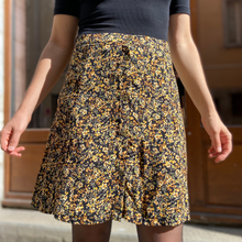 Charger l'image dans la galerie, Jupe patineuse boutonnée courte - Soraya